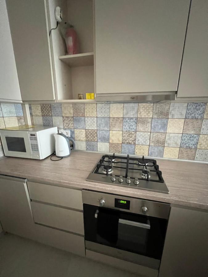 House в центрі з бомбосховищем і критим приватним паркінгом