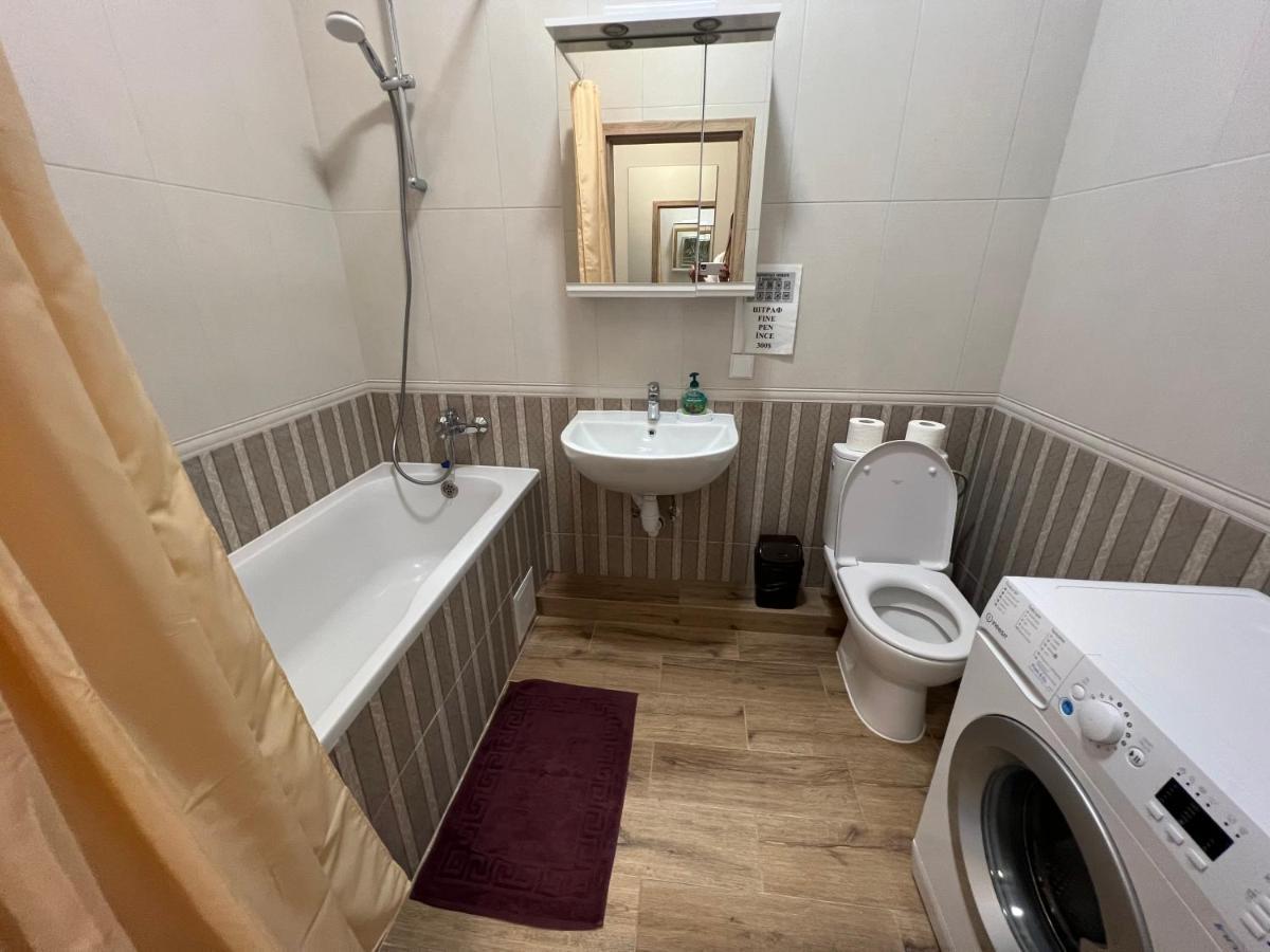 Апартаменти House в центрі з бомбосховищем і критим приватним паркінгом
