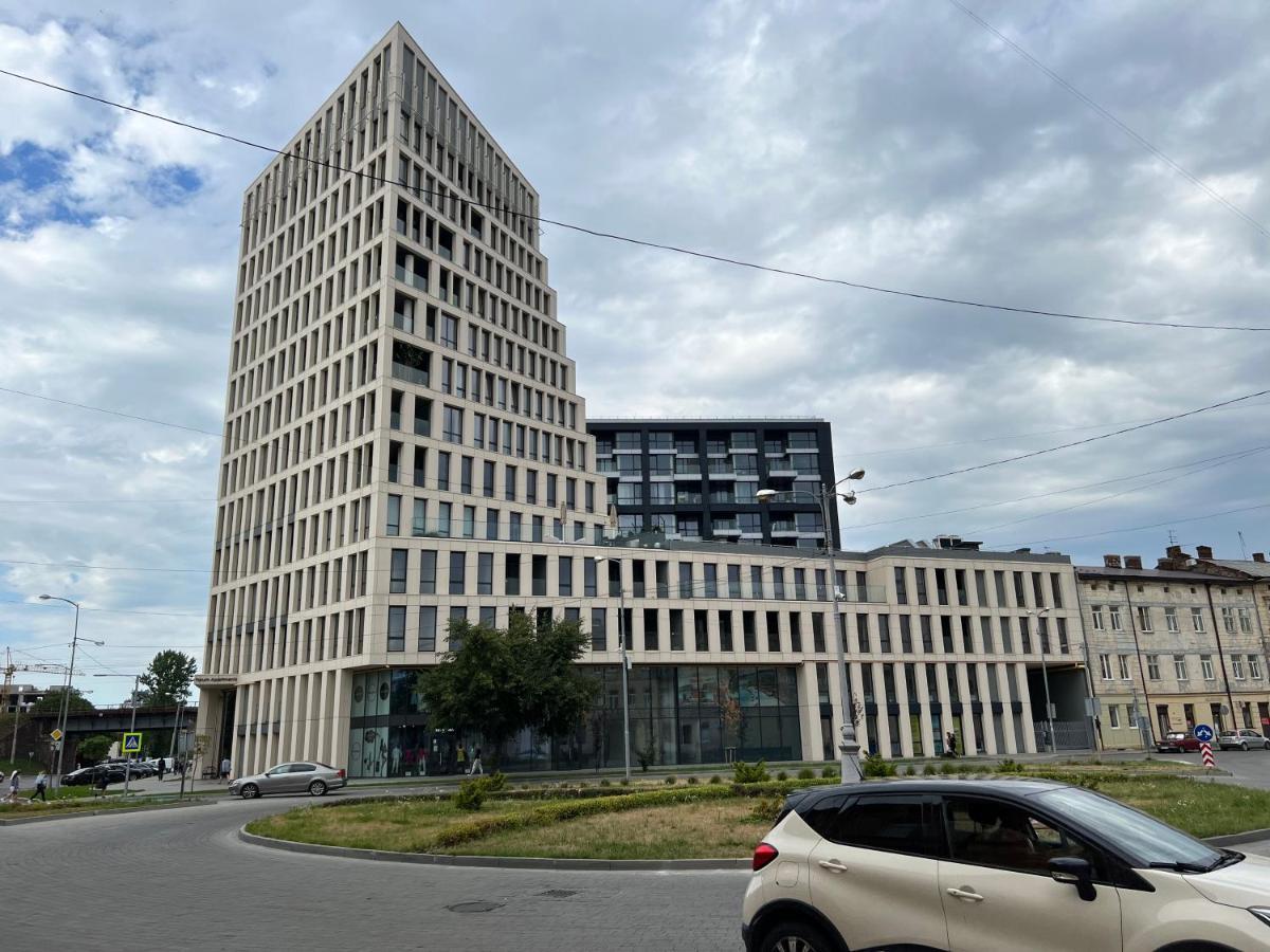 House в центрі з бомбосховищем і критим приватним паркінгом Апартаменти Львів